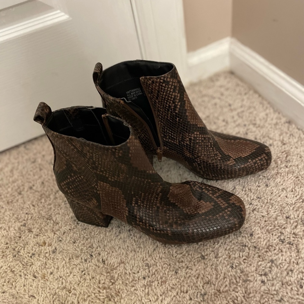 Time and Tru Women’s Brown Faux Snake Skin Memory foam Ankle Boots, Size 9